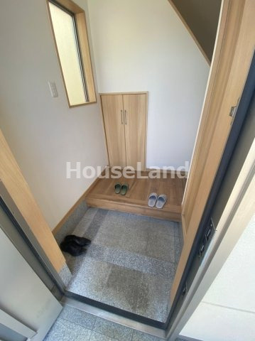 東高松戸建　4丁目2-15-3の玄関