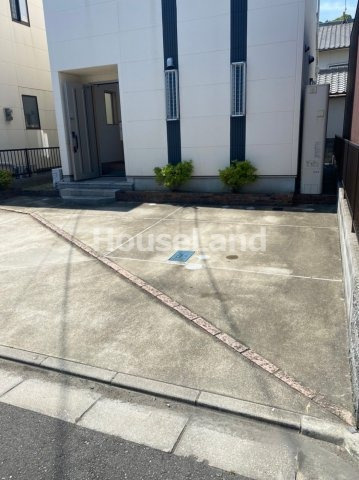 東高松戸建　4丁目2-15-3の駐車場