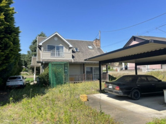 【外観】 | 渋川市中郷　中古戸建 | カーポートのあるお庭です♪