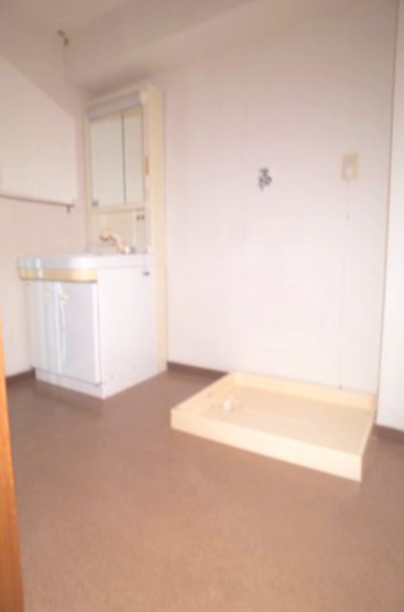 【洗面所】 | 明生ビル | 広い洗面室。お風呂、トイレもこちらをハブに。