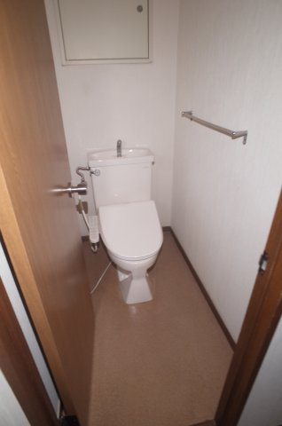 【トイレ】 | 明生ビル | 温水洗浄便座は設備外備品になります。