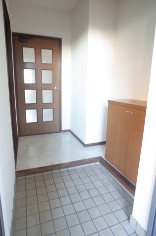 【玄関】 | 明生ビル | 玄関から、お部屋が丸見えにならないつくりもステキですね。