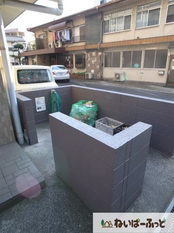 【その他共用部分】 | 明生ビル | 敷地内ゴミ捨てスペースもございます。