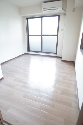 【内装】 | 明生ビル | 日当りの良い洋室♪ぽかぽかです♪