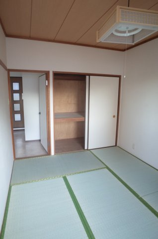 【寝室】 | 明生ビル | 明るいお部屋が毎日を爽快に。