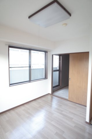 【子供部屋】 | 明生ビル | 角部屋は窓が多くて、明るいですね！！