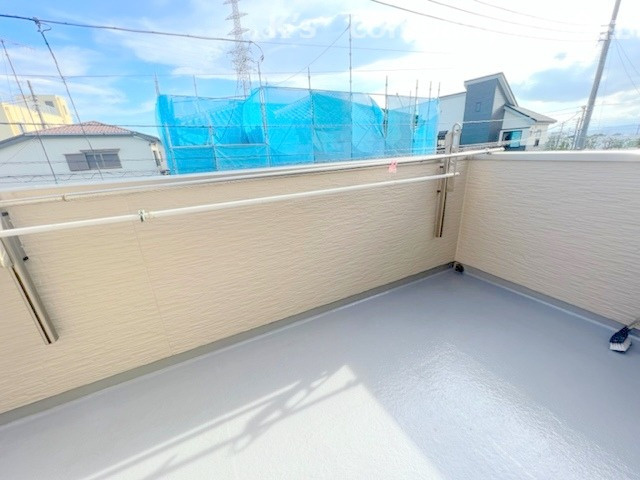 高座郡寒川町岡田6丁目　中古戸建の外観|前面道路