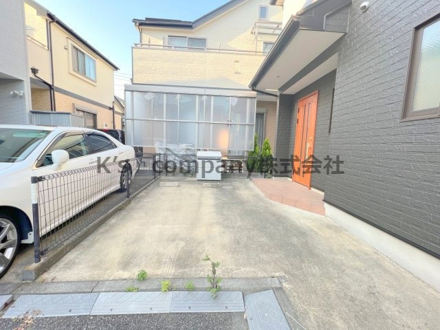 高座郡寒川町岡田6丁目　中古戸建の駐車場