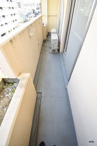 エゼ京橋　仲介手数料無料のバルコニー