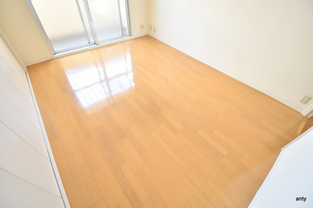 エゼ京橋　仲介手数料無料の洋室
