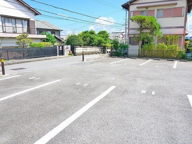 六条モータープールの駐車場