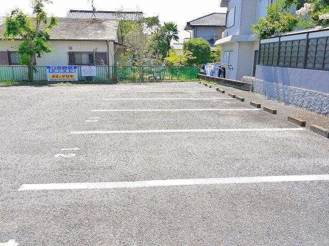 六条モータープールの駐車場