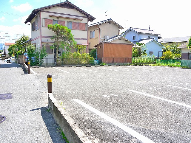 六条モータープールの駐車場
