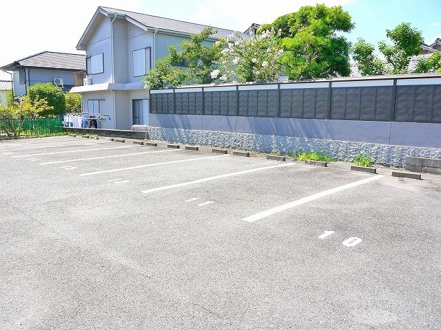 六条モータープールの駐車場