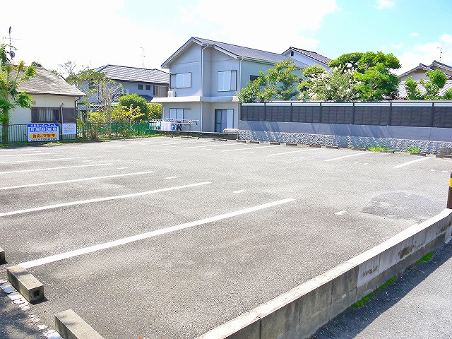 六条モータープールの駐車場