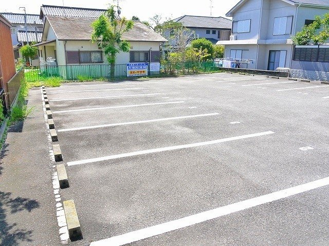 六条モータープールの駐車場