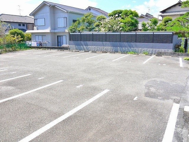 六条モータープールの駐車場