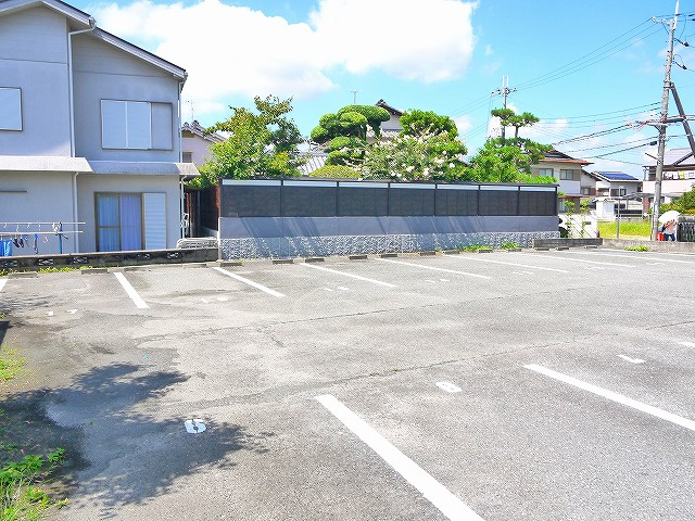 六条モータープールの駐車場