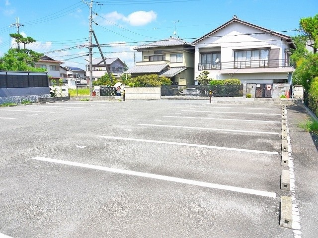 六条モータープールの駐車場
