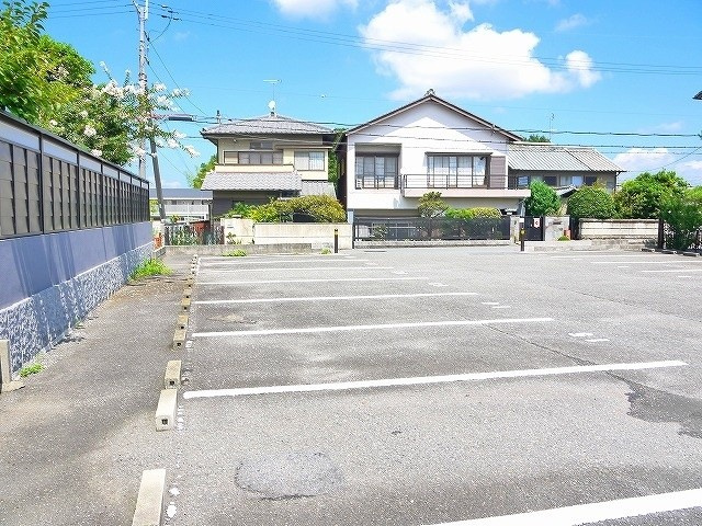 六条モータープールの駐車場