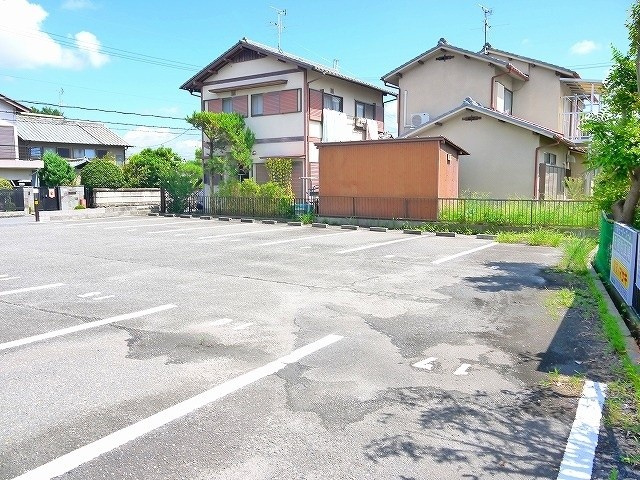 六条モータープールの駐車場