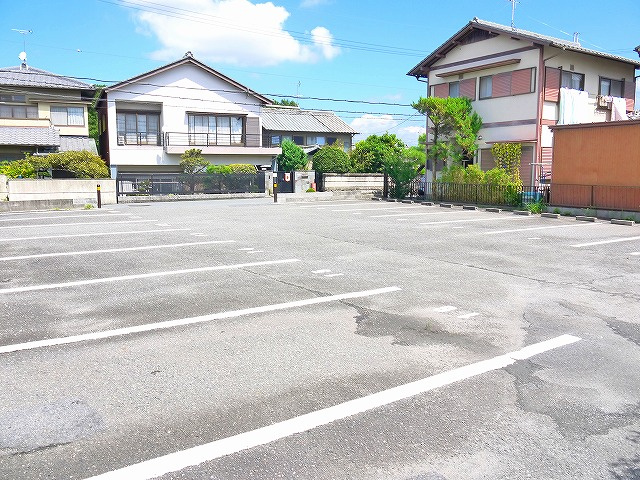 六条モータープールの駐車場
