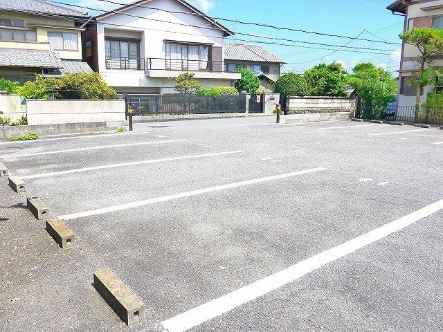 六条モータープールの駐車場
