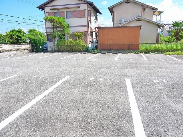 六条モータープールの駐車場