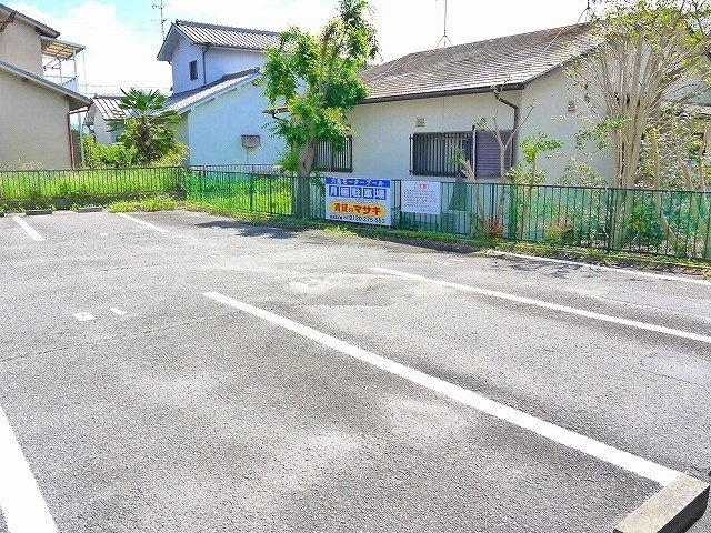 六条モータープールの駐車場