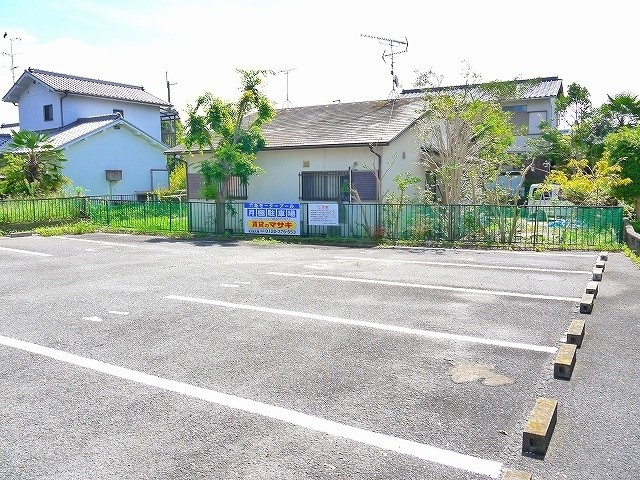六条モータープールの駐車場