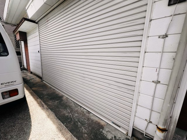 サングラウンド忠見のその他共用部分|ガレージのシャッターは自動開閉できます。