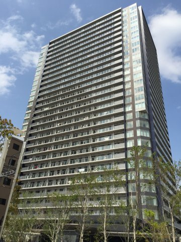 リヴァリエＡ棟（川崎区港町）の外観|■リヴァリエＡ棟
■北東向き
■3LDK
■オール電化
■2012年11月築
■ペット飼育可能
■京急大師線「港町」駅徒歩1分
■各居室に収納
■充実の共用施設
