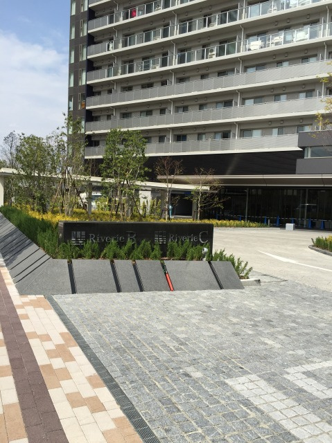 リヴァリエＢ棟（川崎区港町）のエントランス|エントランスです