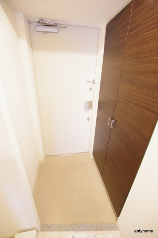 エステムコート新大阪11リンクス　仲介手数料無料の玄関