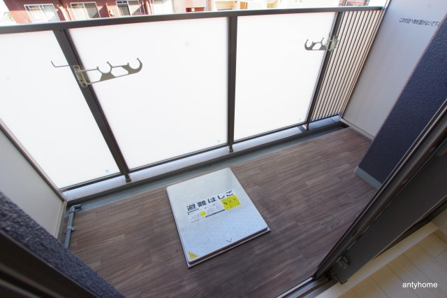 エステムコート新大阪11リンクス　仲介手数料無料のバルコニー