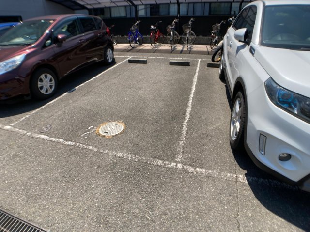 ボヌールⅠ棟の駐車場
