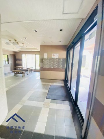 コスモテール小郡壱番館のエントランス