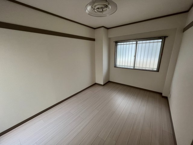 ラ・ファイナマンションの洋室