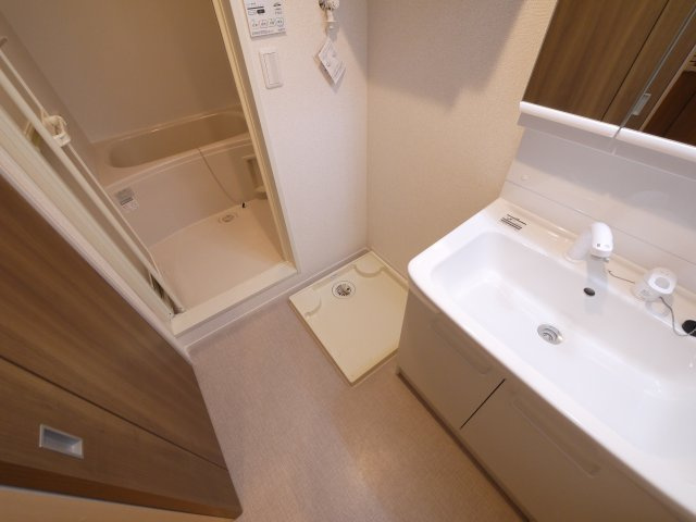 ガーデン・ヴィラ　サンサンの洗面所|広い洗面スペース