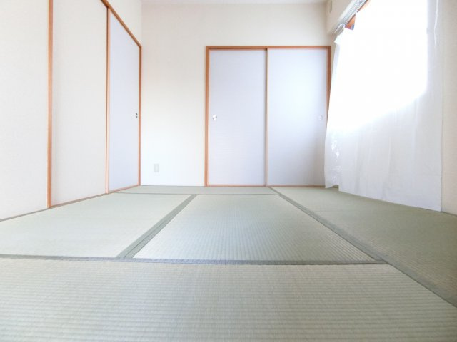 シャルマン和泉の和室