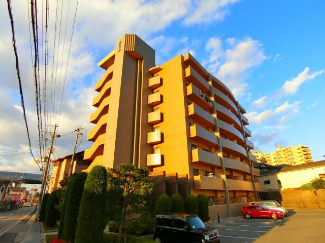 シャルマン和泉の外観