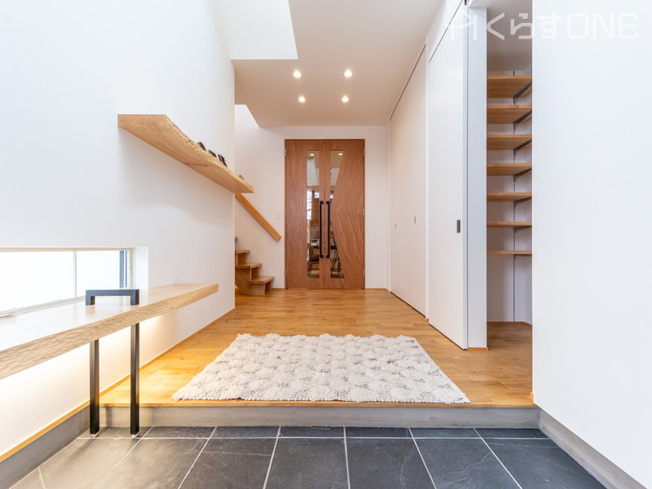 【その他】 | 姫路市大津区天満／売土地 | 【自社施工例】吹抜天井のある広々エントランス