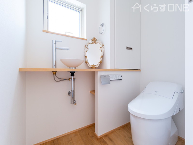 【その他】 | 姫路市大津区天満／売土地 | 【自社施工例】隠し収納付ですっきりとした印象のレストルーム