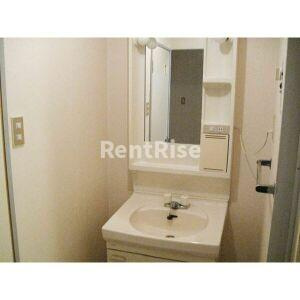 SurplusOneさくらの駐車場