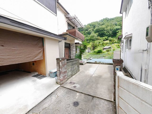 須磨区妙法寺口ノ川22-24戸建の駐車場|駐車困難な立地（軽もしくは小型車に限る）