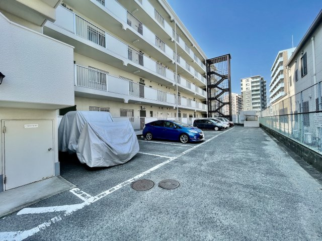 ロワールマンション吉塚Ⅱの駐車場