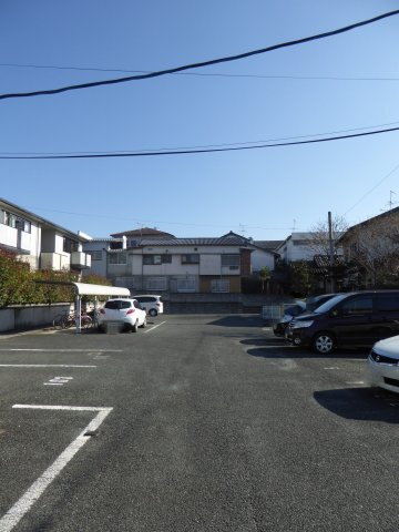 プレミールの駐車場