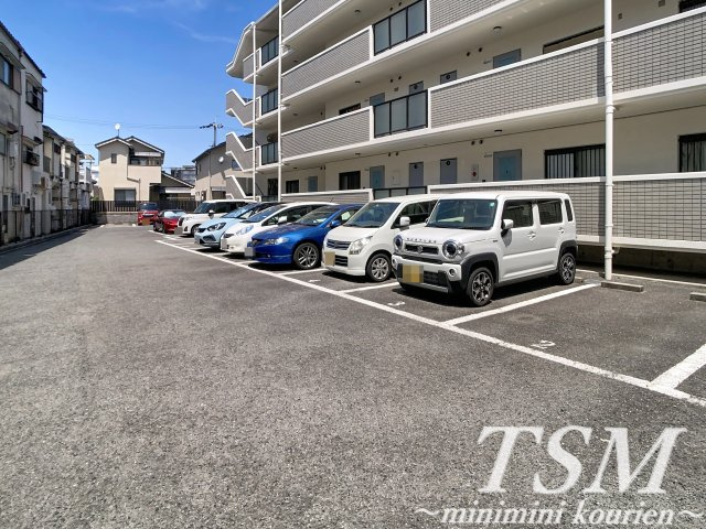 コスモスハイツの駐車場