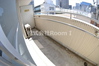 【バルコニー】 | ミュー高麗橋 | 外からの目が気にならないバルコニーで洗濯物が干せます