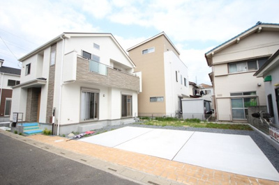 【外観】 | 戸ヶ崎1丁目全2棟　1号棟 | 駐車3台可能です